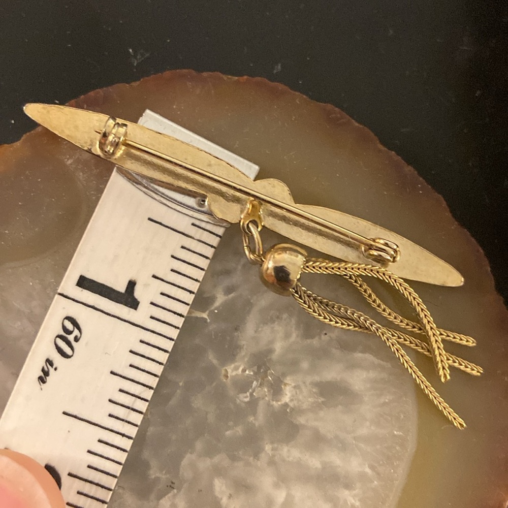 Vintage gold tone metal fringe pin / brooch 1.75" tall x 2.25" wide - Picture 10 of 15